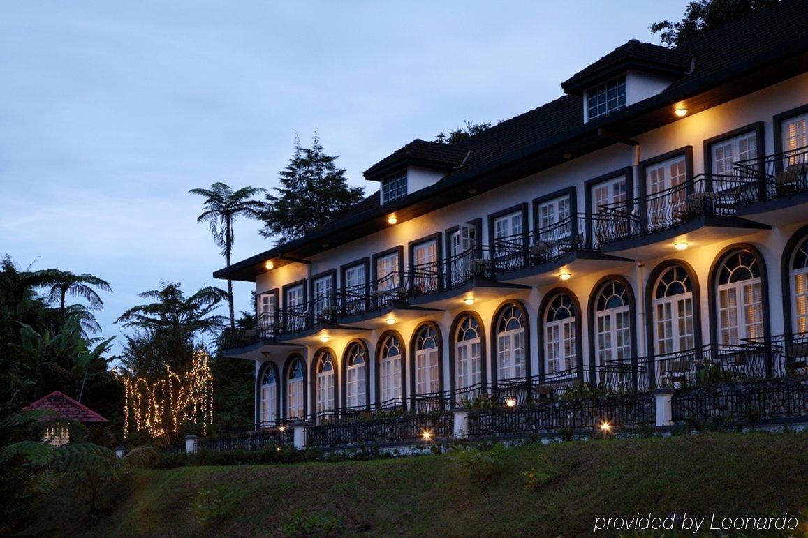 金马仑高原度假村酒店 外观 照片 The hotel at night